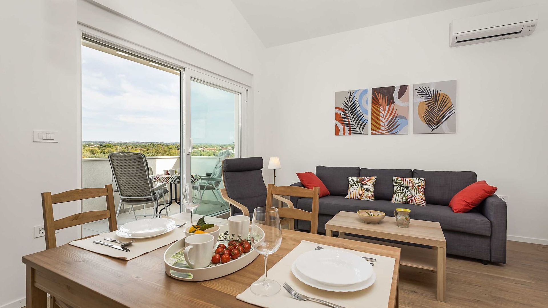 Lana Luxe - Relaxing Vacation Apartment photo 3