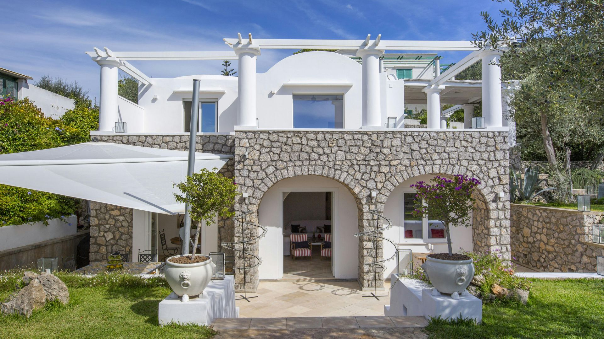 Capri Essence photo 2