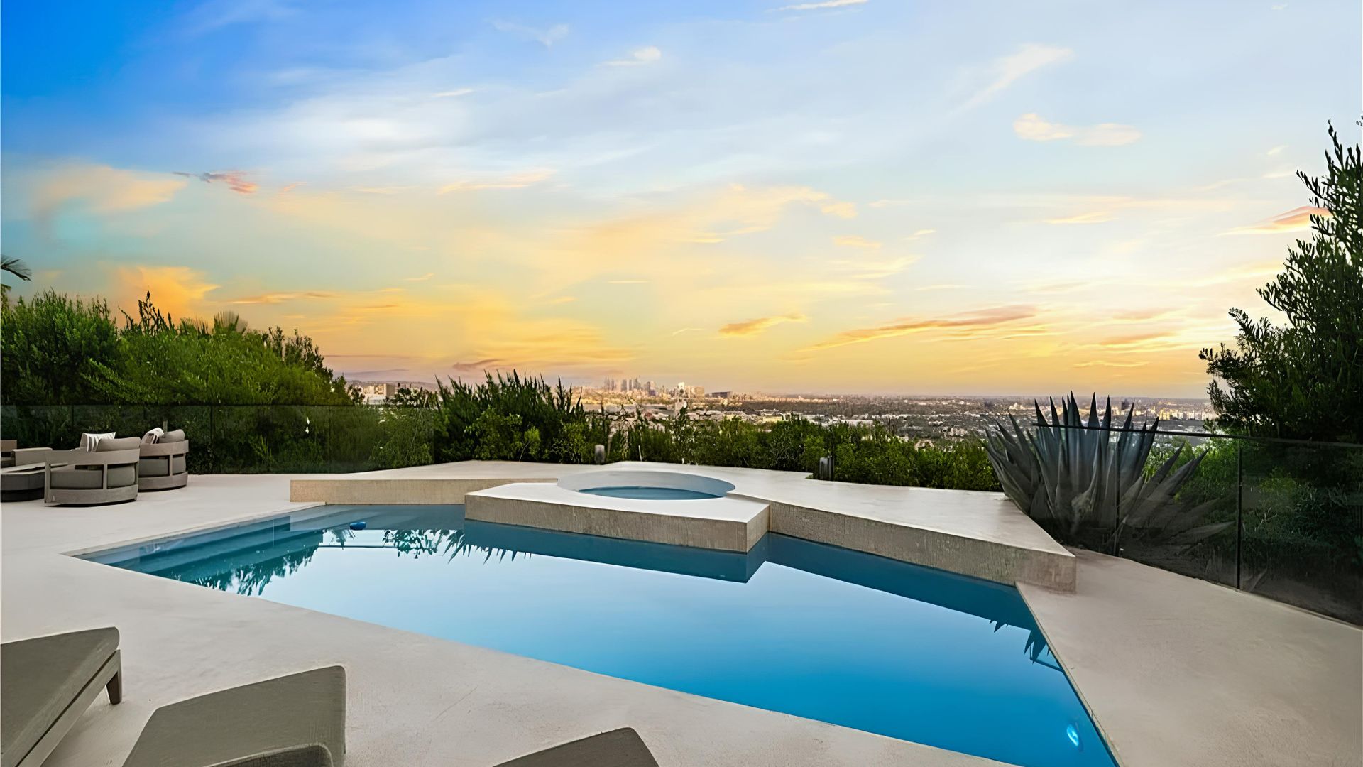 Hollywood Horizon photo 3