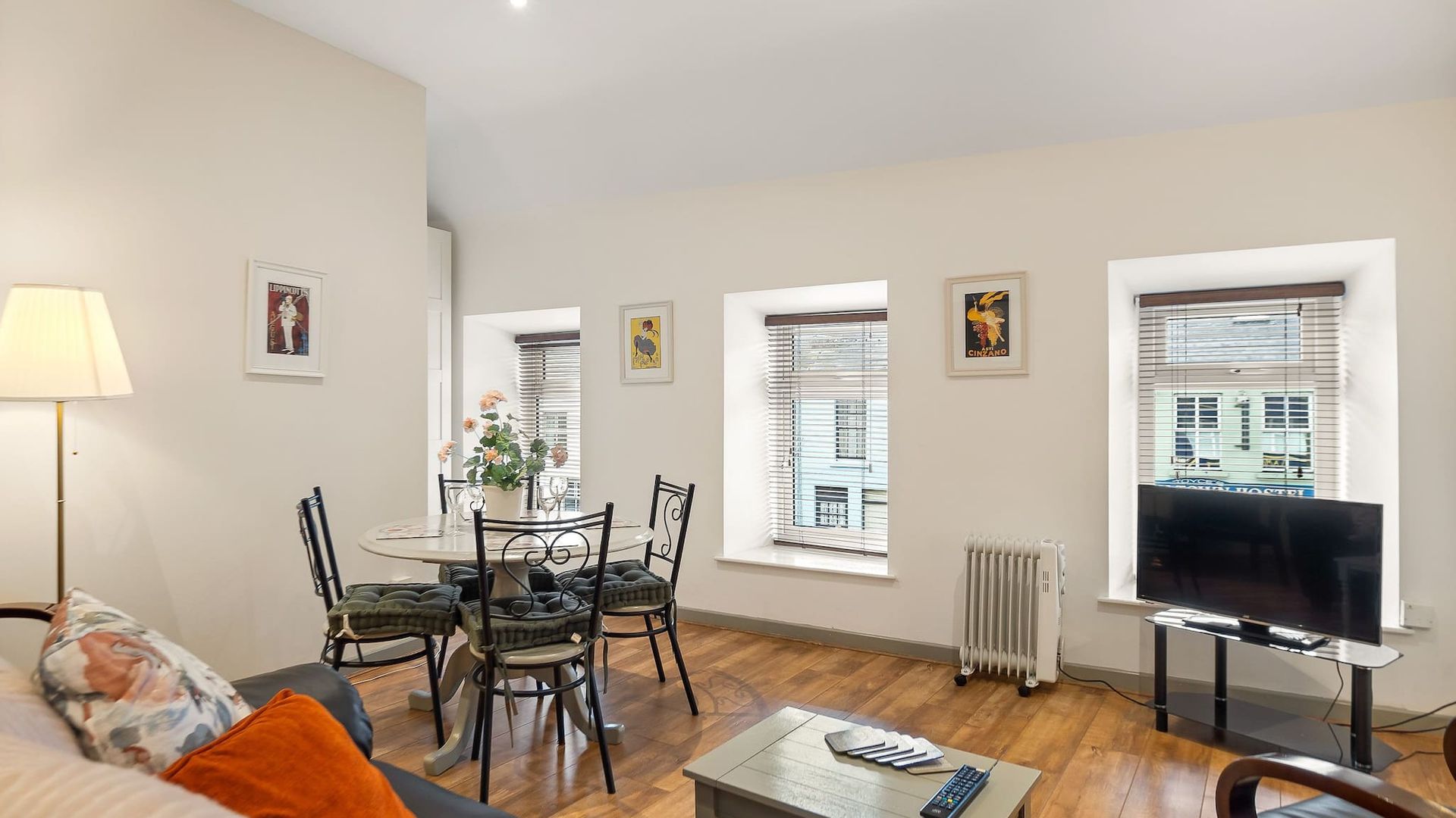 Town centre apartment photo 2
