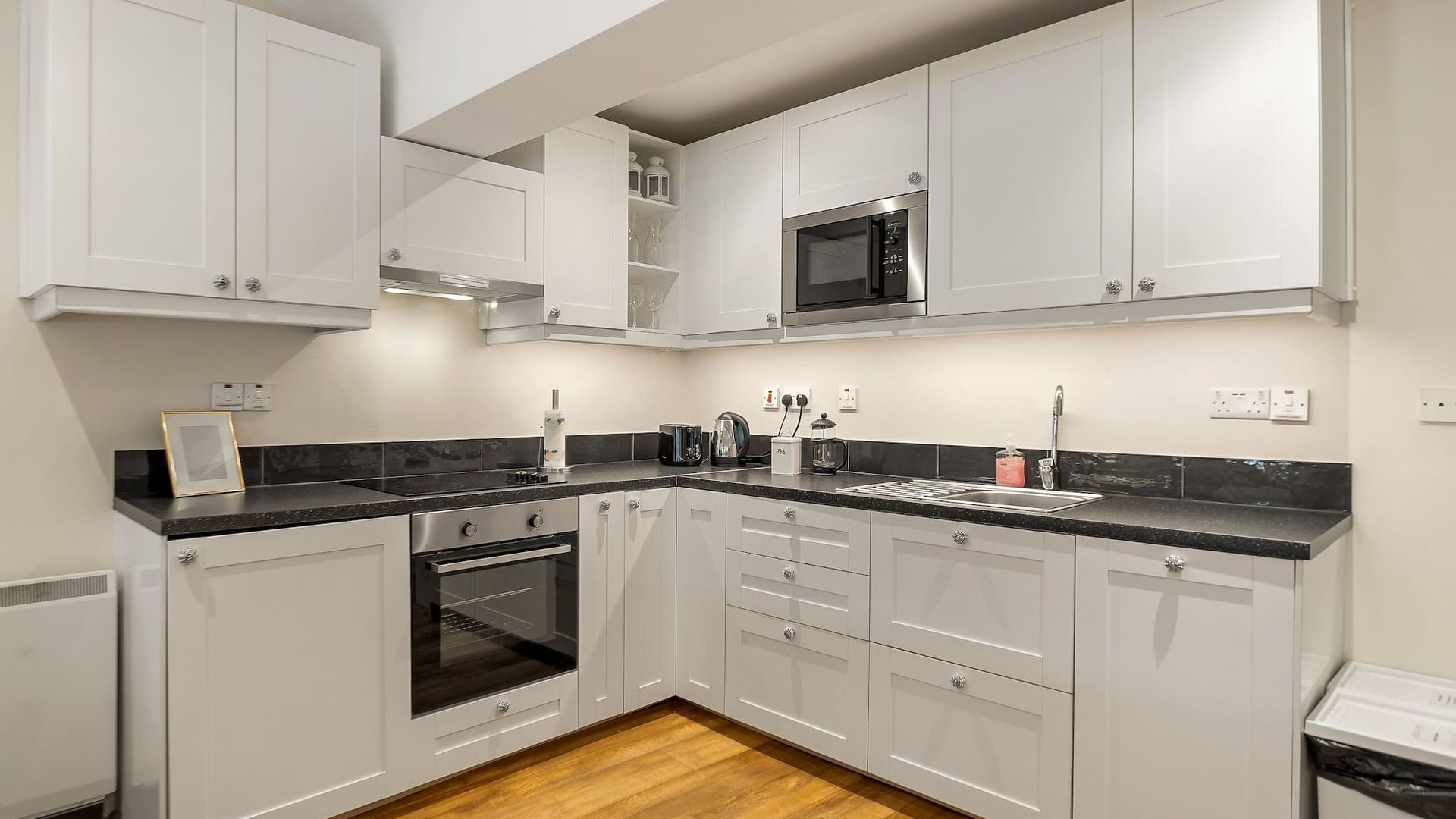 Town centre apartment photo 3