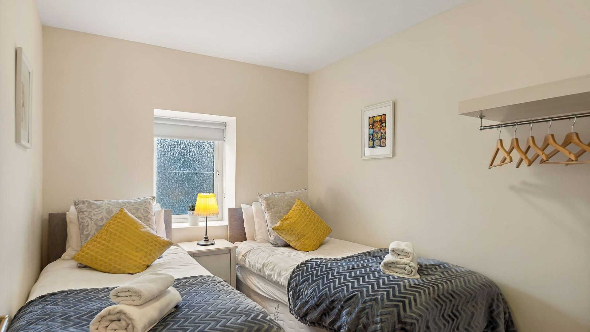Town centre apartment photo 5