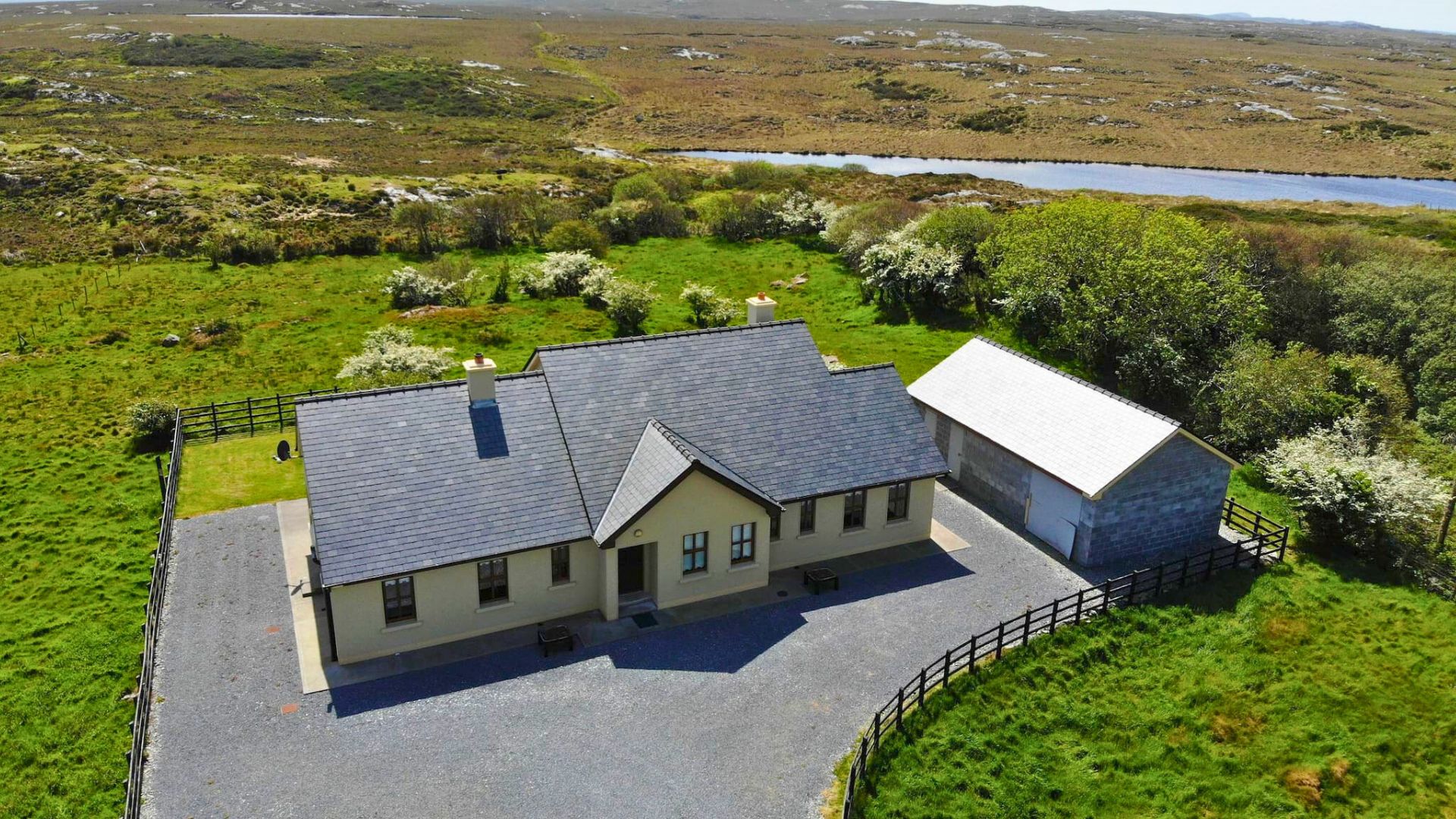 White Thorn House photo 1