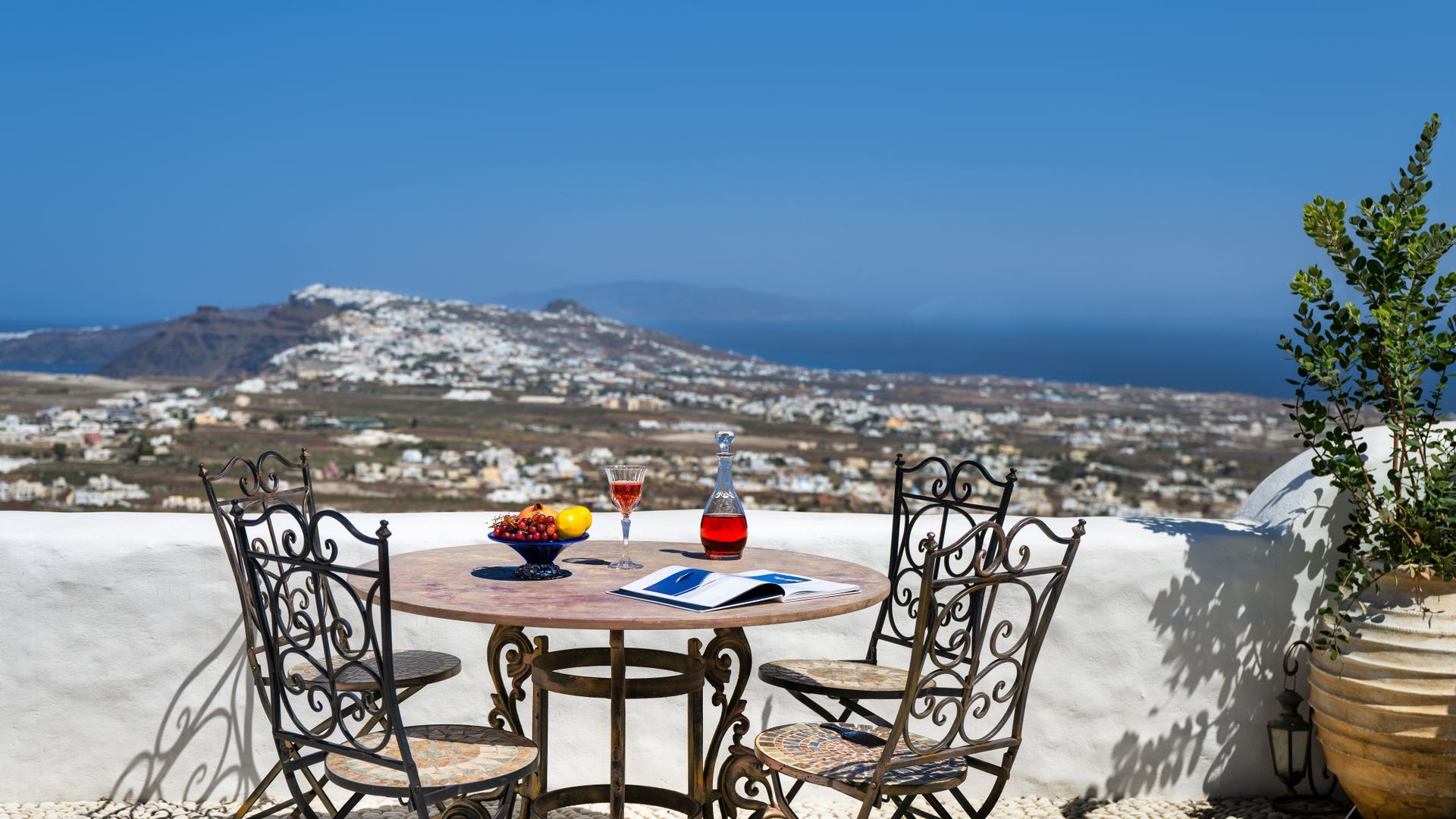 5 Bedroom Holiday Rental in Santorini photo 1