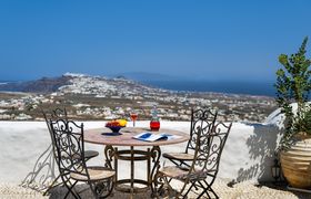 5 Bedroom Holiday Rental in Santorini