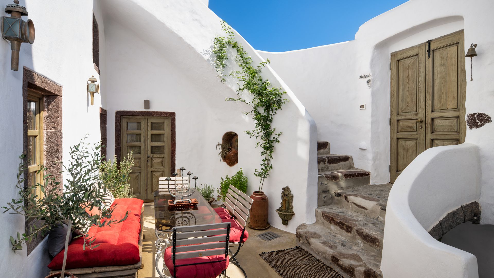 5 Bedroom Holiday Rental in Santorini photo 4