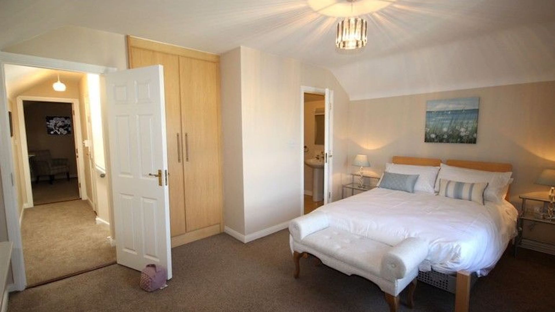 No 2 Clifden Court photo 4