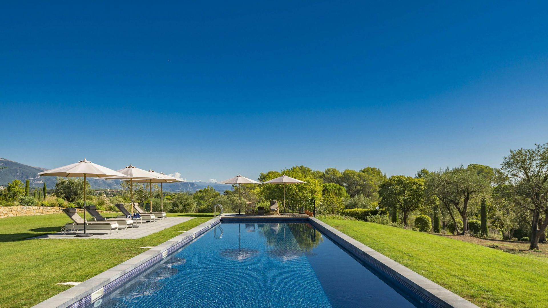 Tennis Villa photo 2