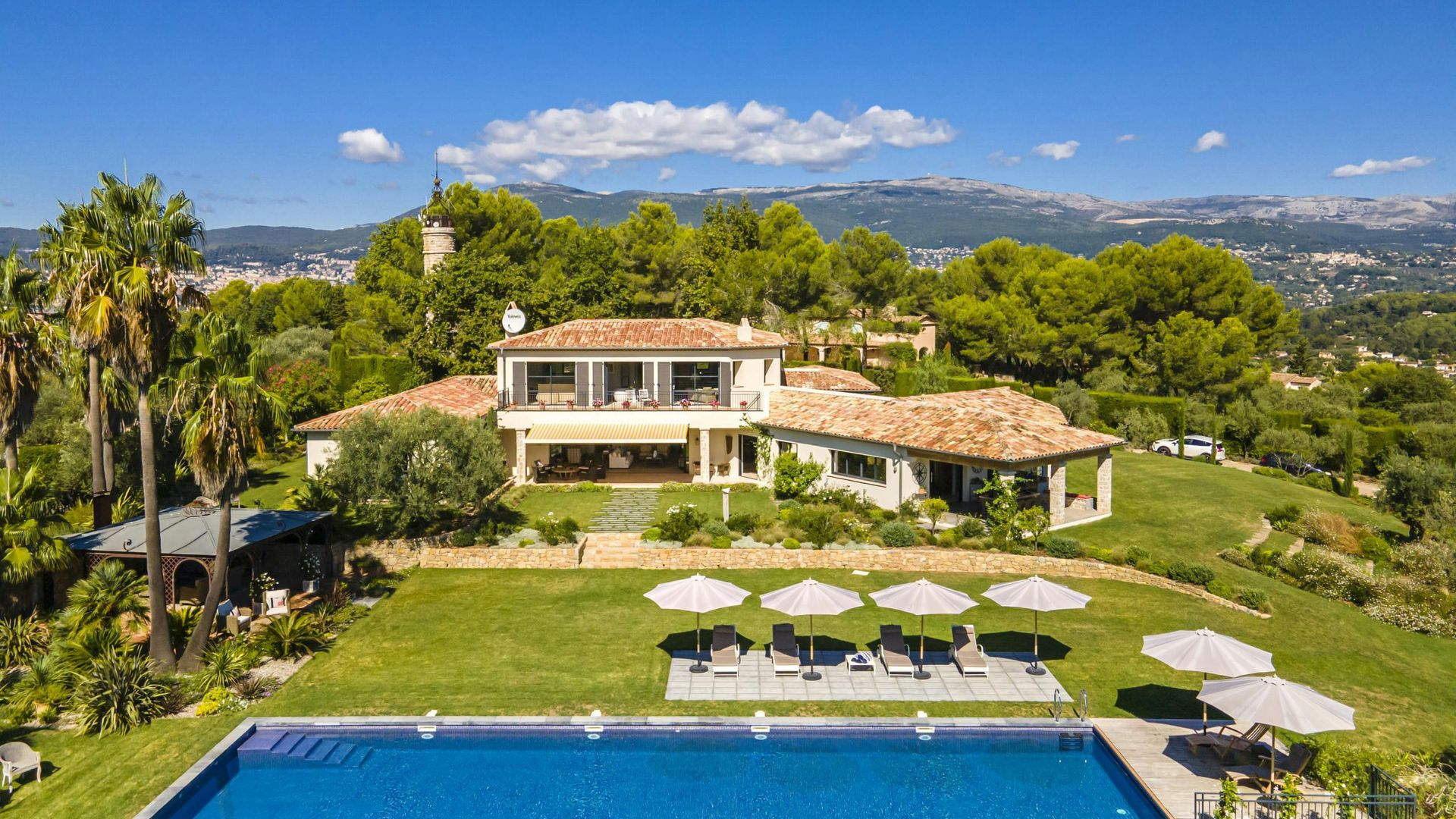 Tennis Villa photo 1