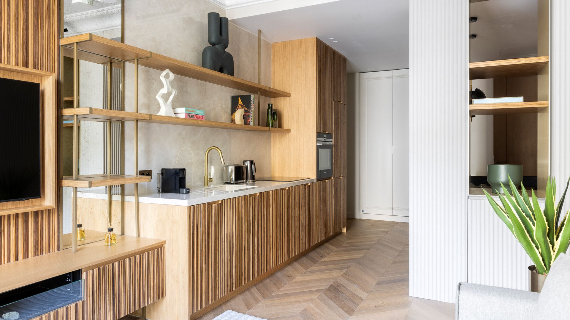 The Parisian Midcentury photo 8