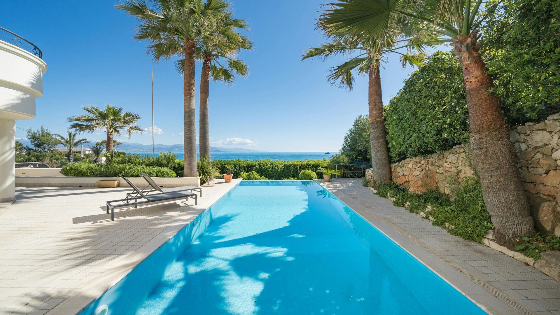 Antibes Azure photo 2