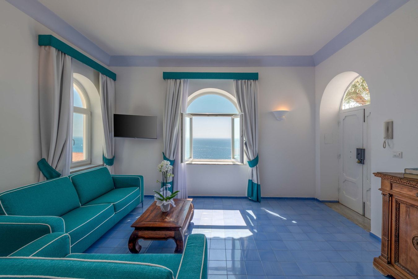 Sunshine on Amalfi photo 2