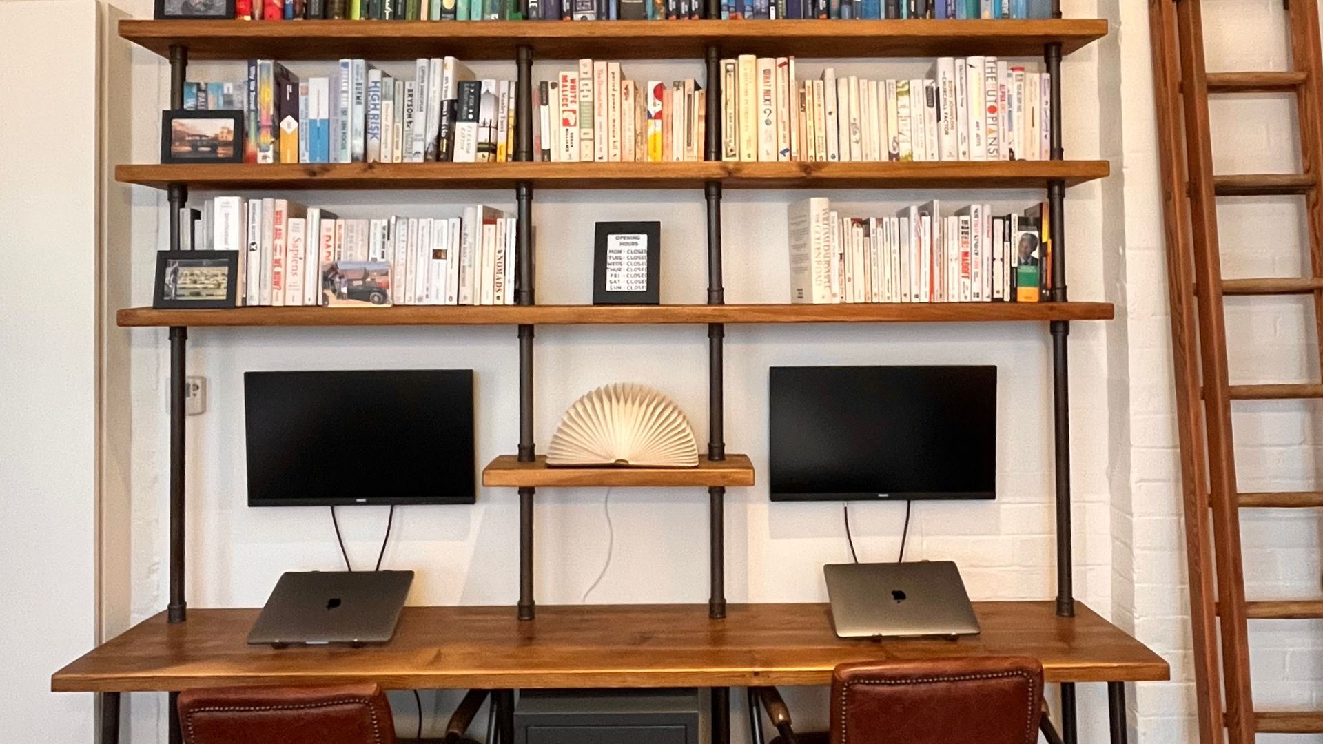 TV Studio Hideaway photo 5