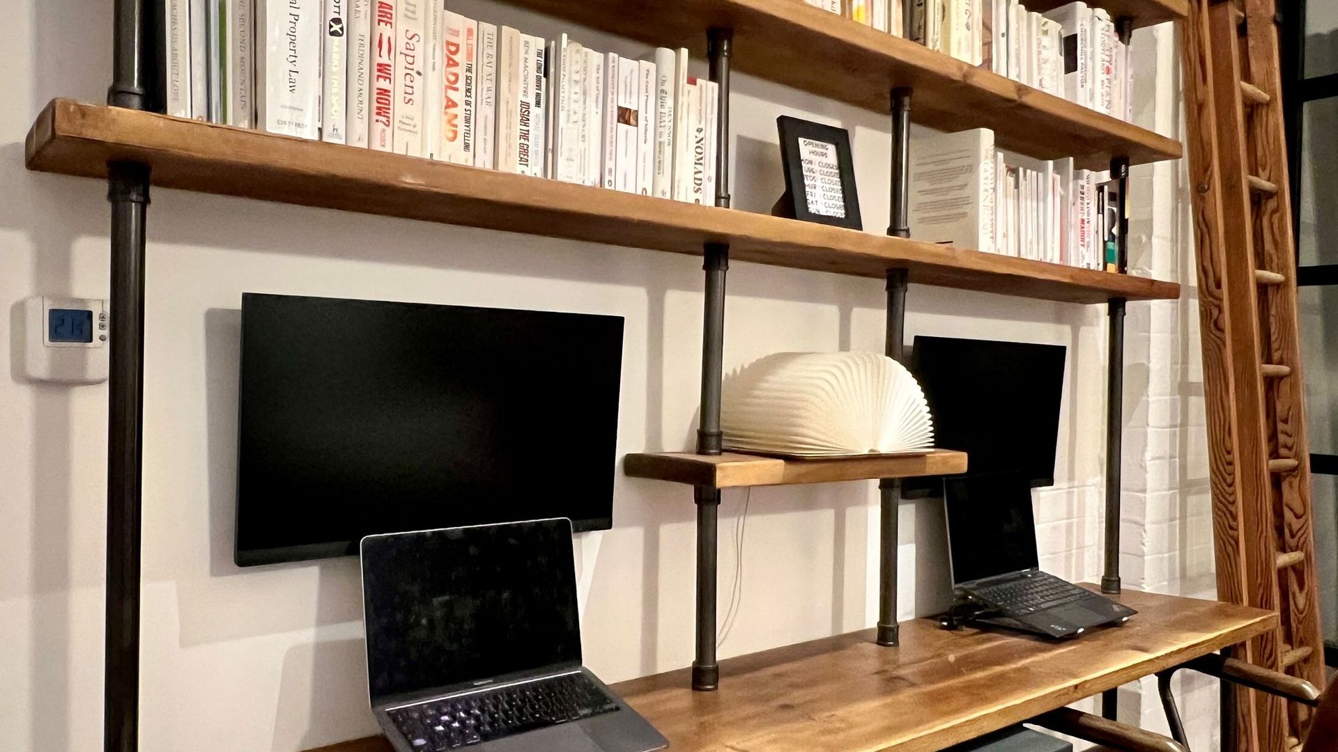 TV Studio Hideaway photo 6
