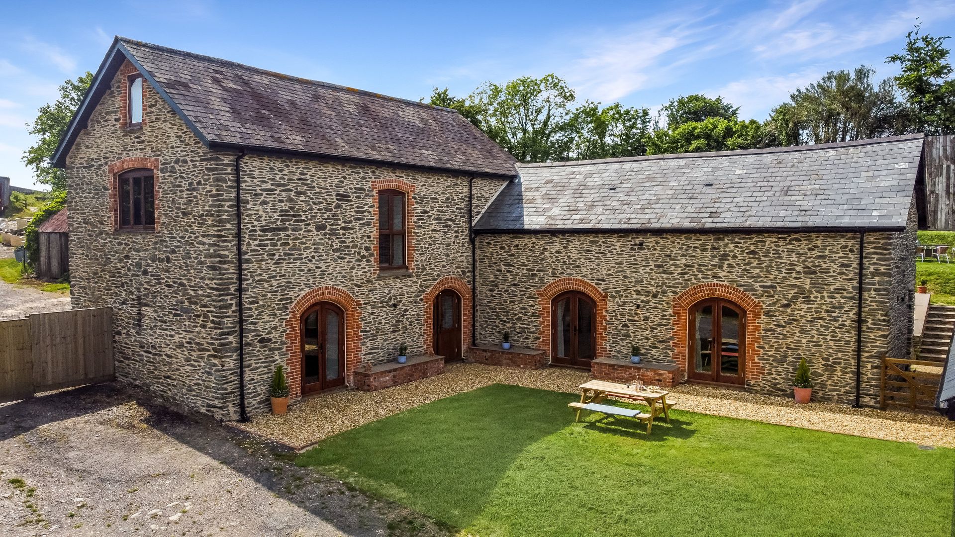 Broomy Barn, Brompton Regis photo 1
