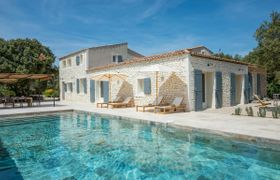 Luberon Oaks
