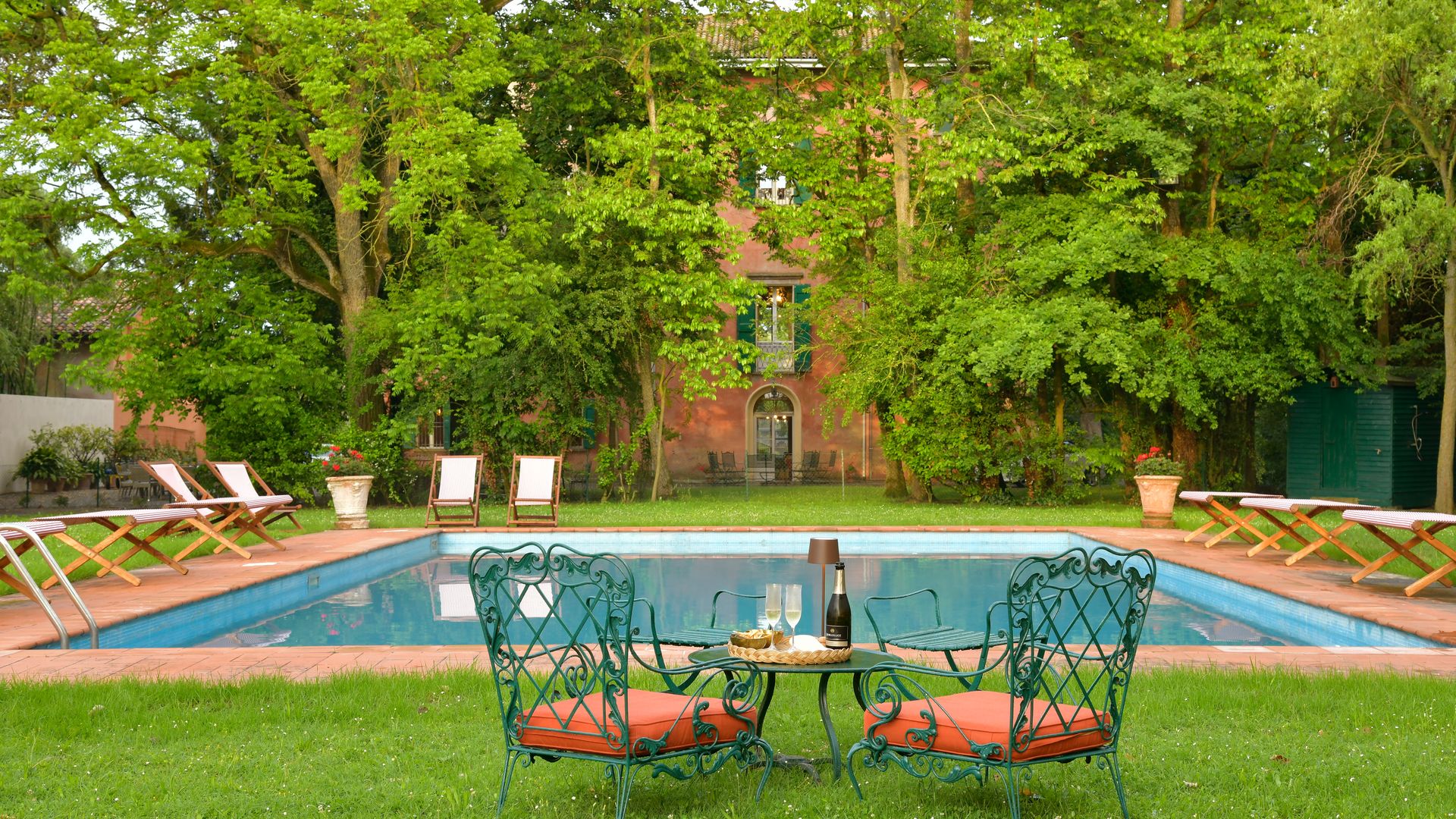 Quaint Villa photo 1