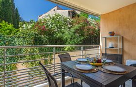 151 Bay Street Apartment 2