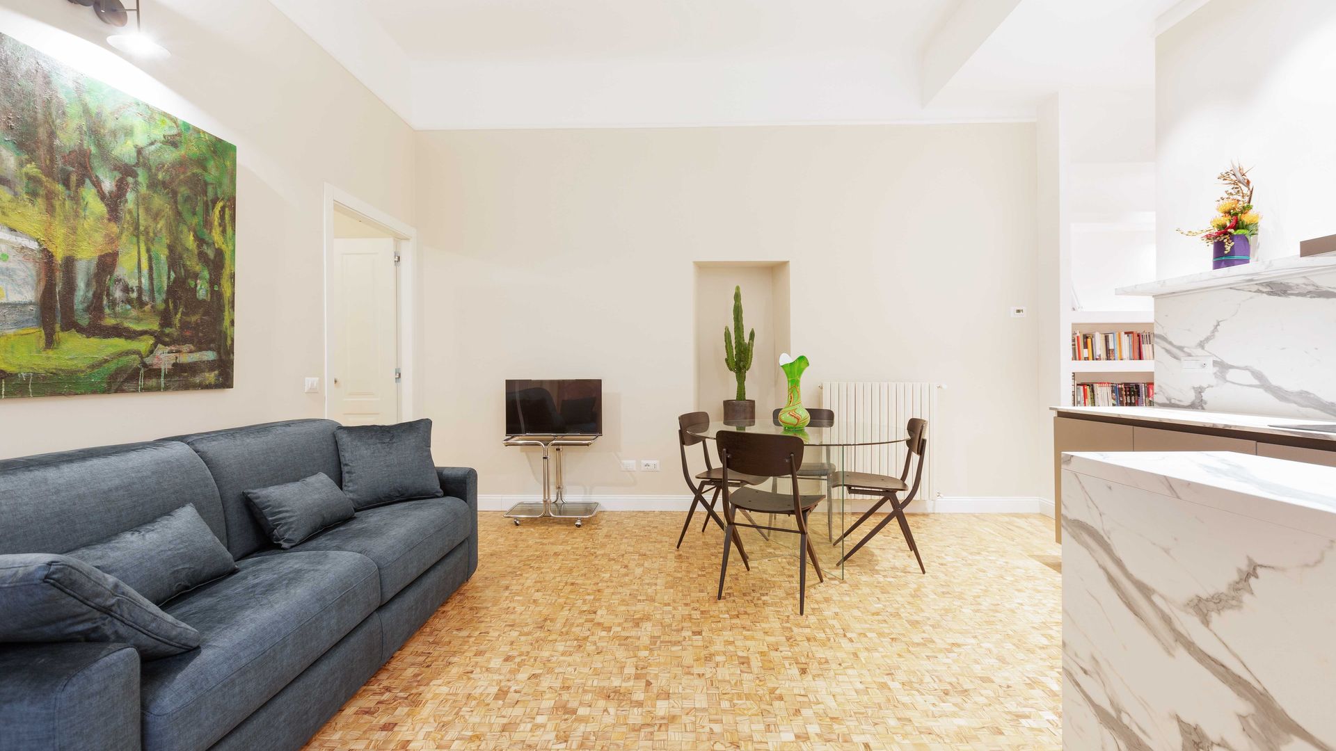 Milanese Aura photo 1