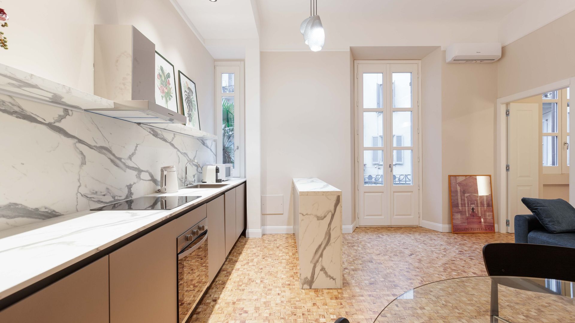 Milanese Aura photo 7