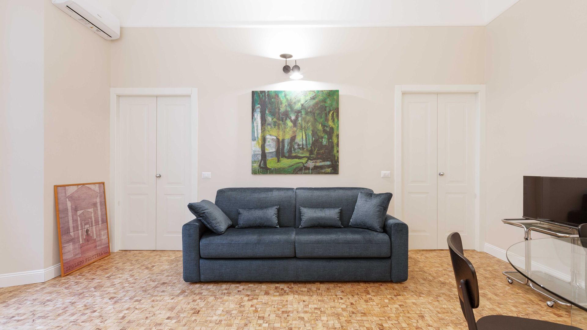 Milanese Aura photo 3