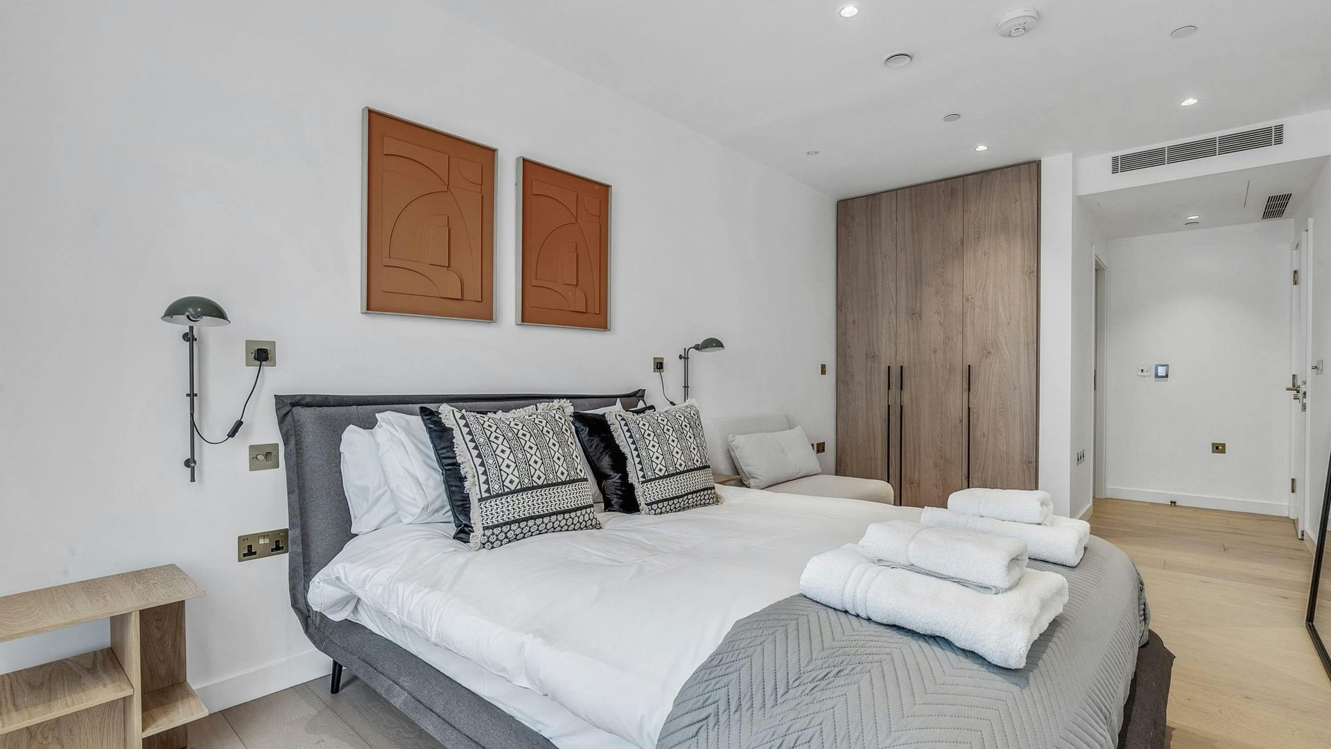 Royal Cross photo 10