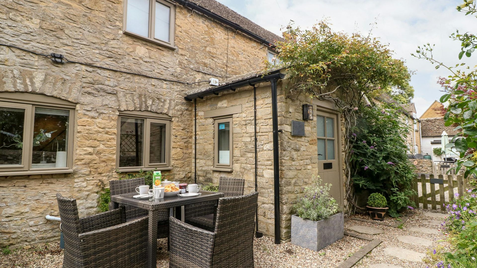 Stow Cottage photo 2