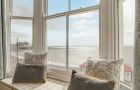 Elenydd Apartment