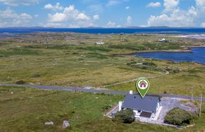 Hugh’s Cottage: Sea & Lake Views to Steal Your Heart