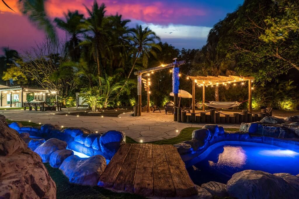 Paradise Grotto | Luxury Vacation Rental in Miami, USA - Fivestar.ie