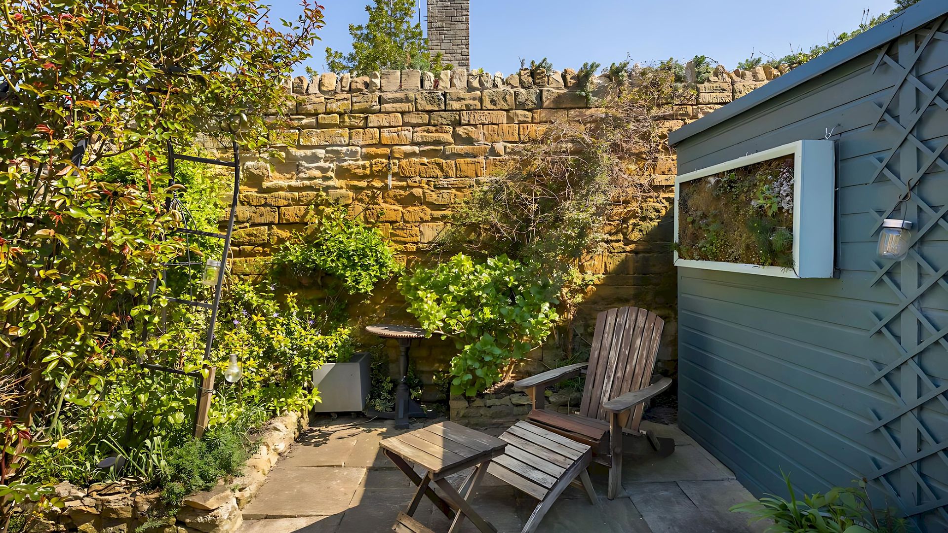 Golden Valley Manor photo 2