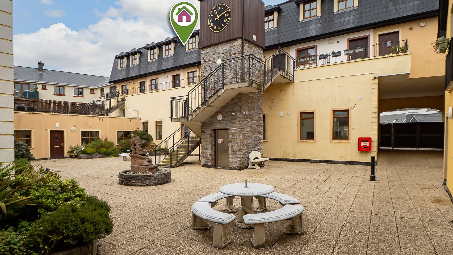 17 Clifden Court in the heart of Connemara photo 1