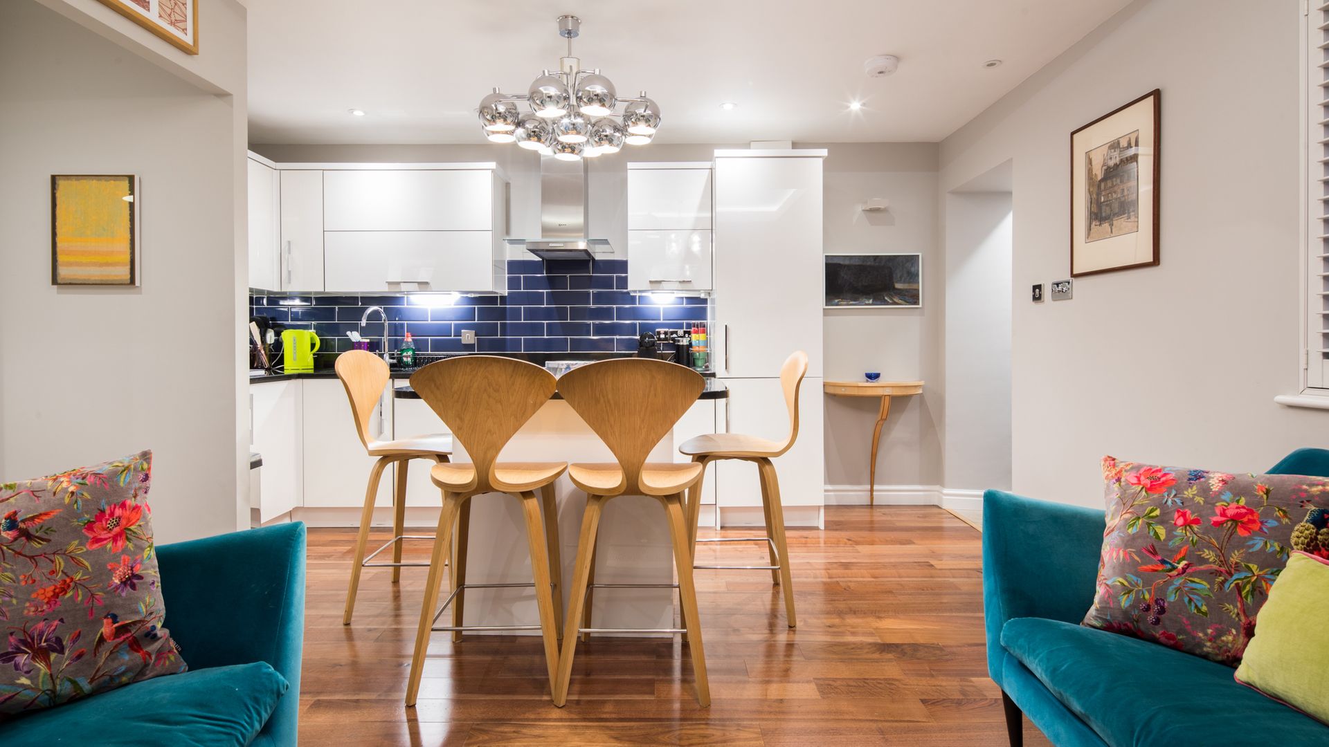 Galaxy | 5-Star Self-Catering London - Fivestar.ie