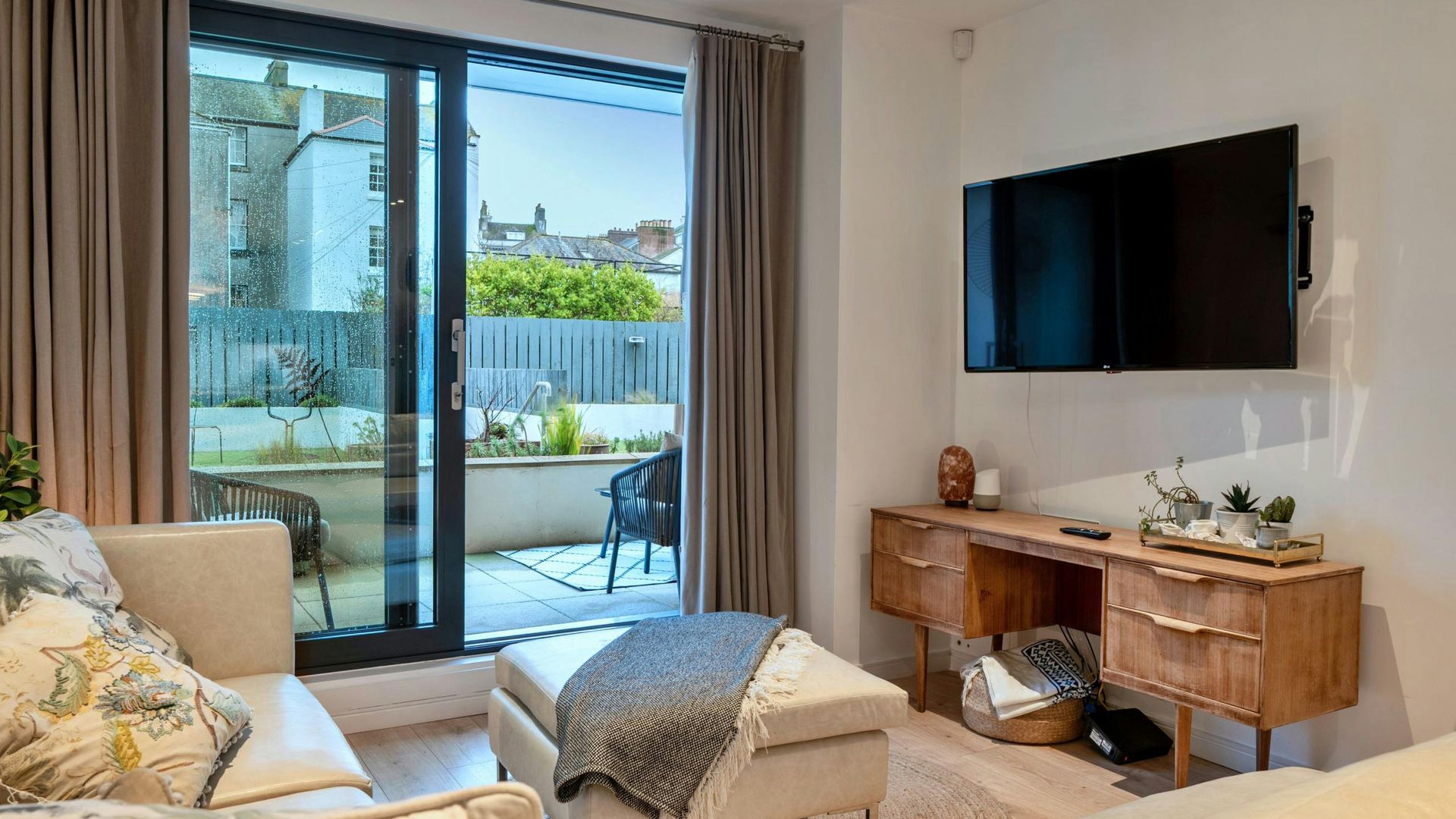 Plymouth Calm photo 4