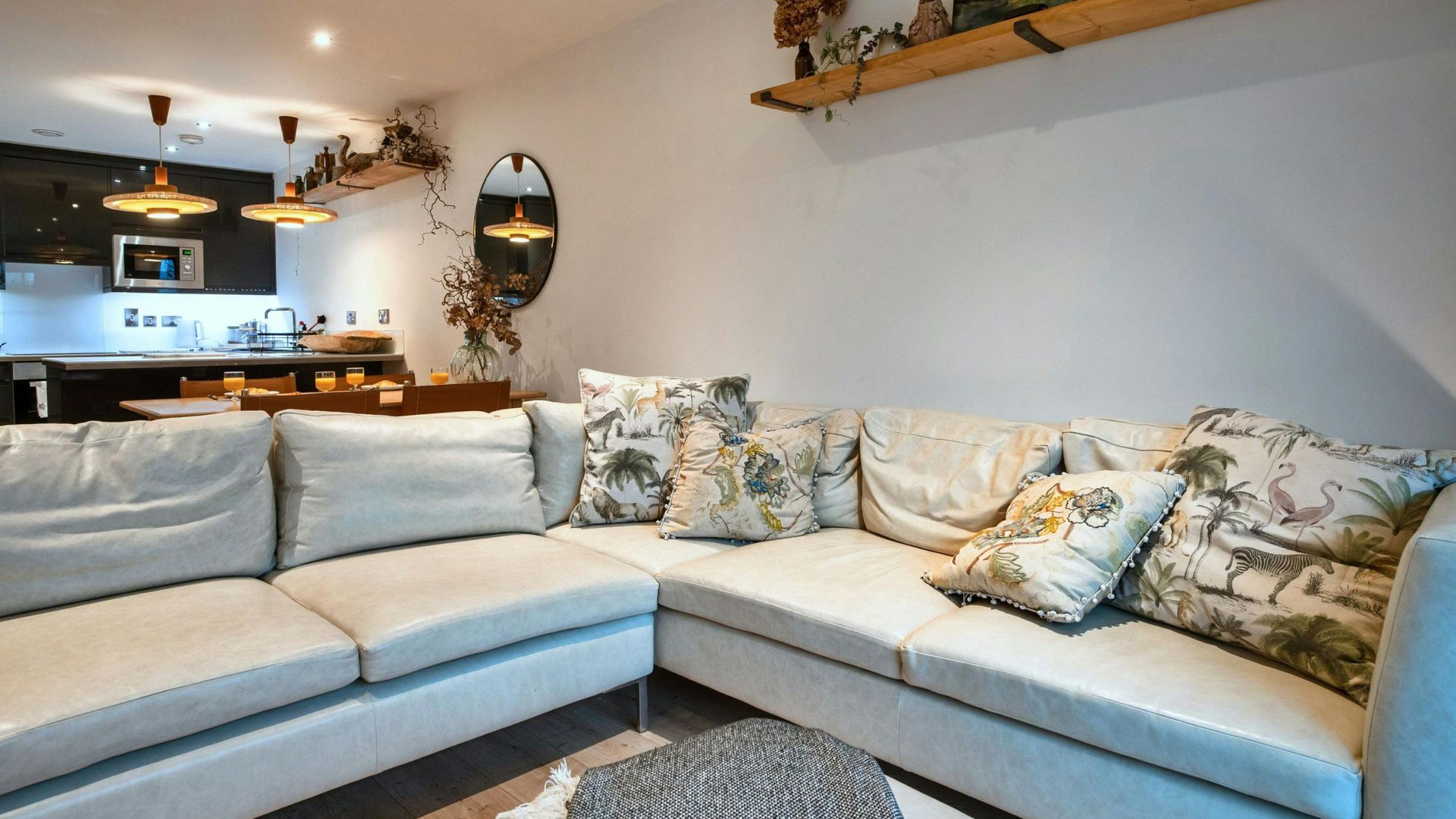 Plymouth Calm photo 3