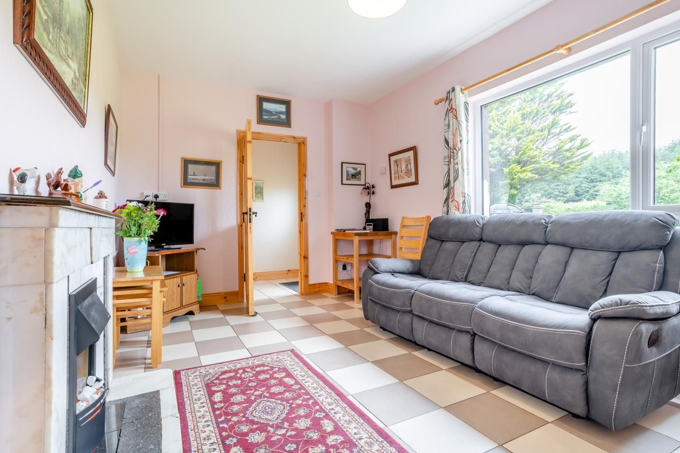 3 Bed in Waterford photo 2