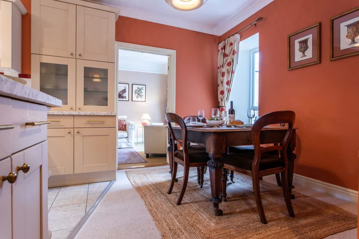 The Avonside Abbey | 5-Star Self-Catering Bradford-on-avon - Fivestar.ie