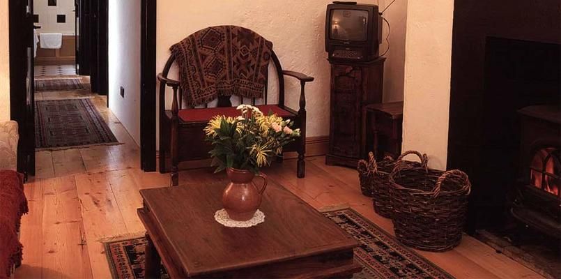 Victorian Courtyard Apartment photo 7