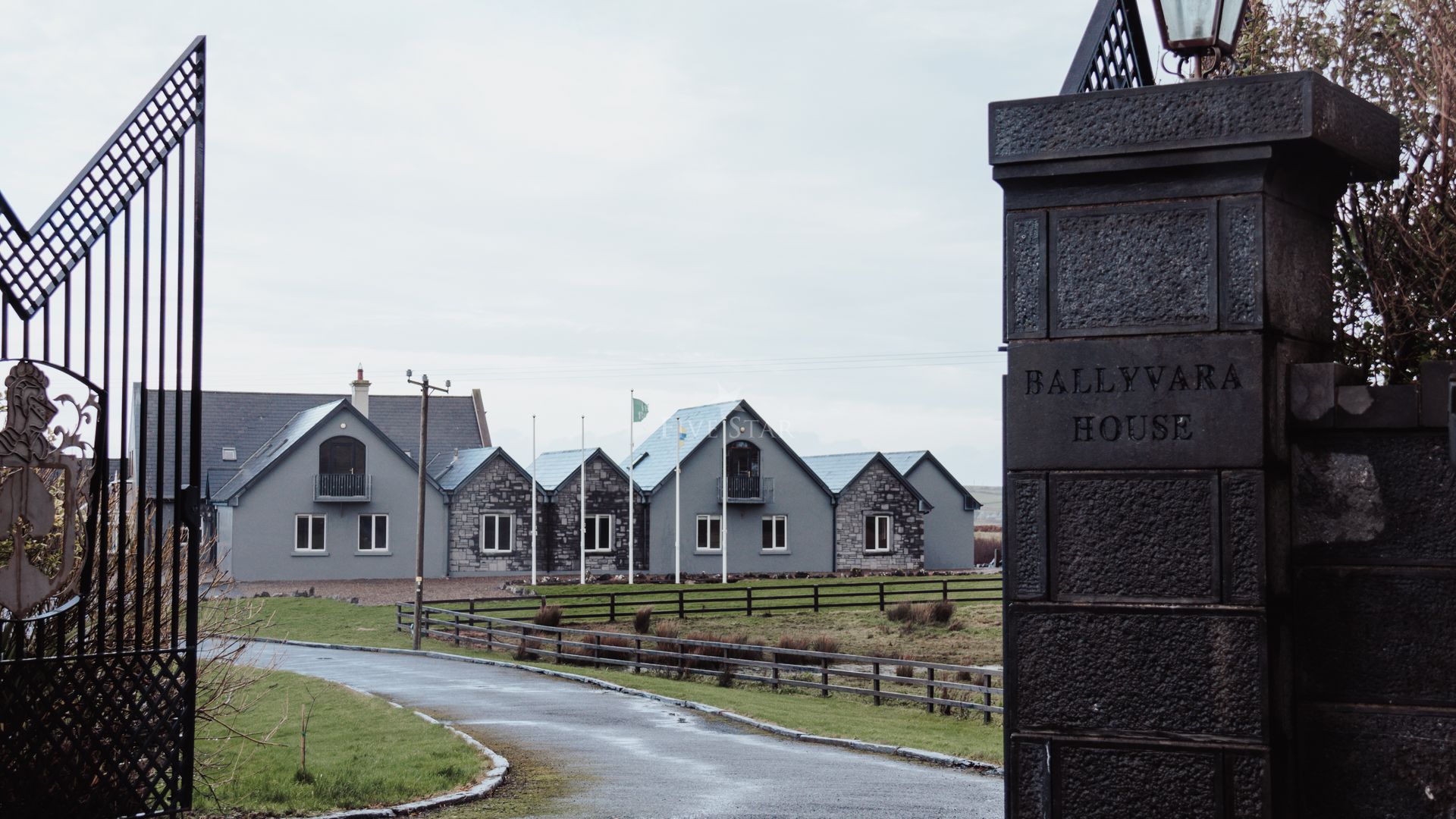 Country House on Private 20-Acre Estate photo 1