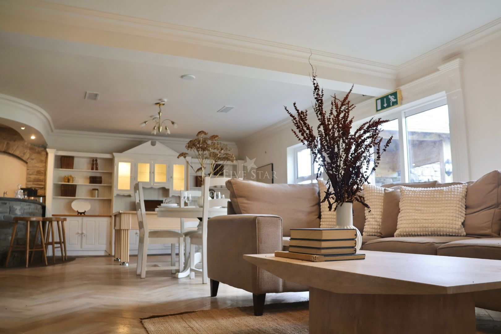 Country House on Private 20-Acre Estate photo 6