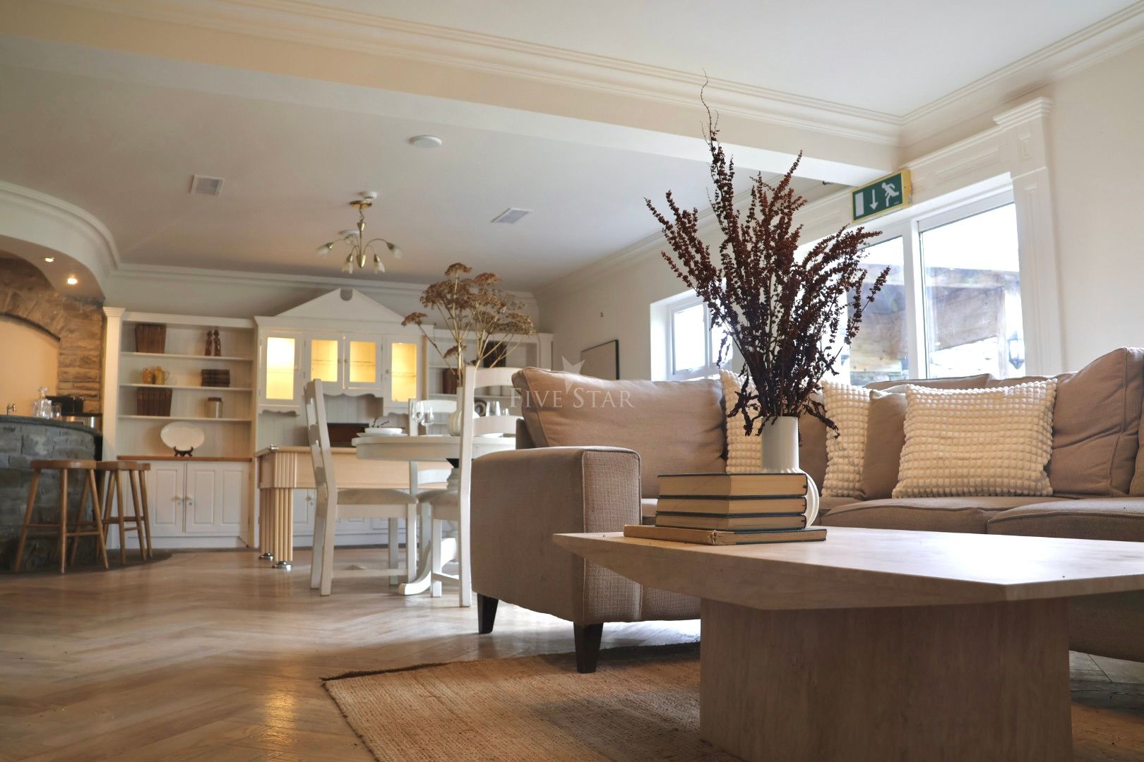 Country House on Private 20-Acre Estate photo 5