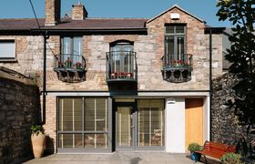 Deluxe Three Bed Mews reviews