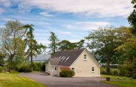 Abhainn Ri Cottages