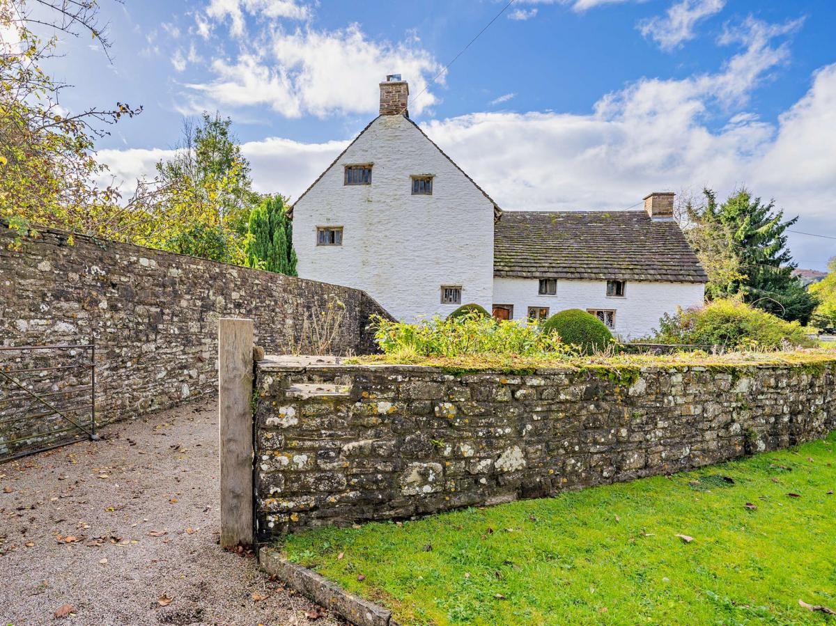 Cottage in South Wales photo 1