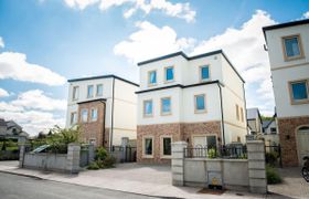 Lux Killarney Town House reviews