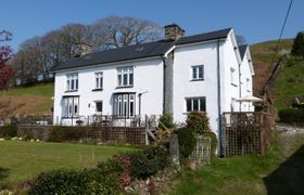 Plas Rhiwlas reviews