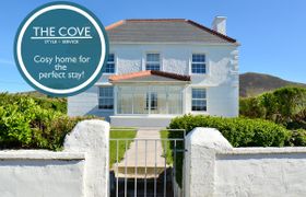 The Cove - Everything walking distance!