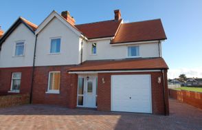 7 Lighthouse Close