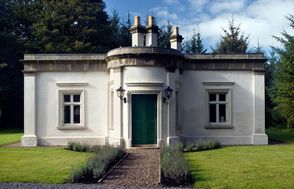 Triumphal Arch Lodge