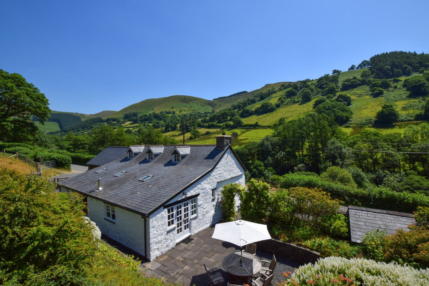 Ty Mawddwy photo 1